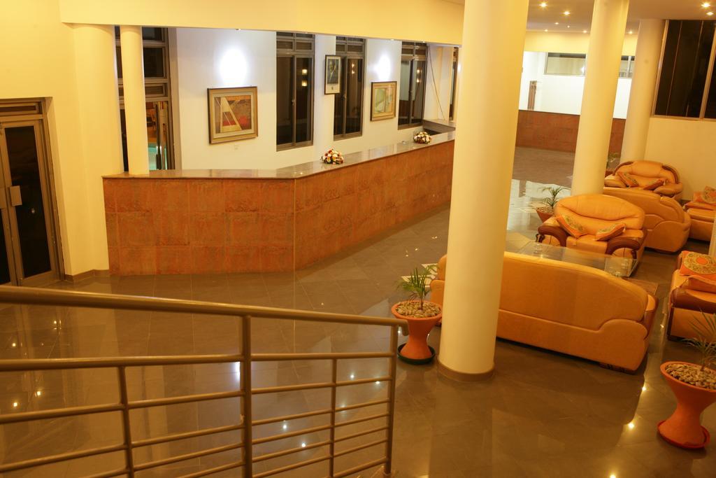 Hotel Triangle Кампала Экстерьер фото