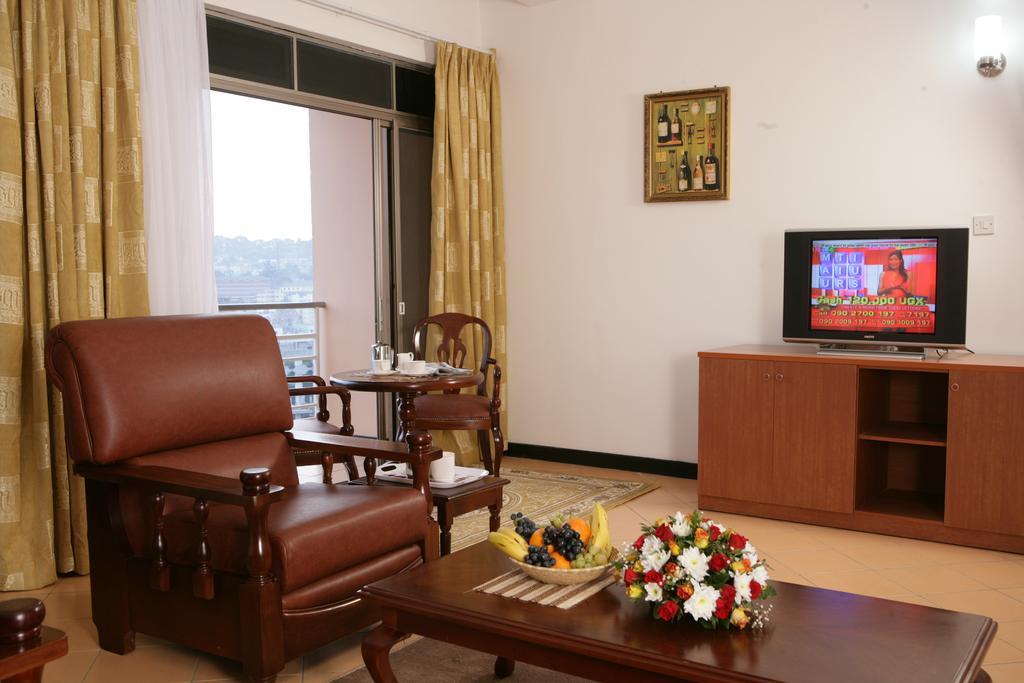 Hotel Triangle Кампала Экстерьер фото