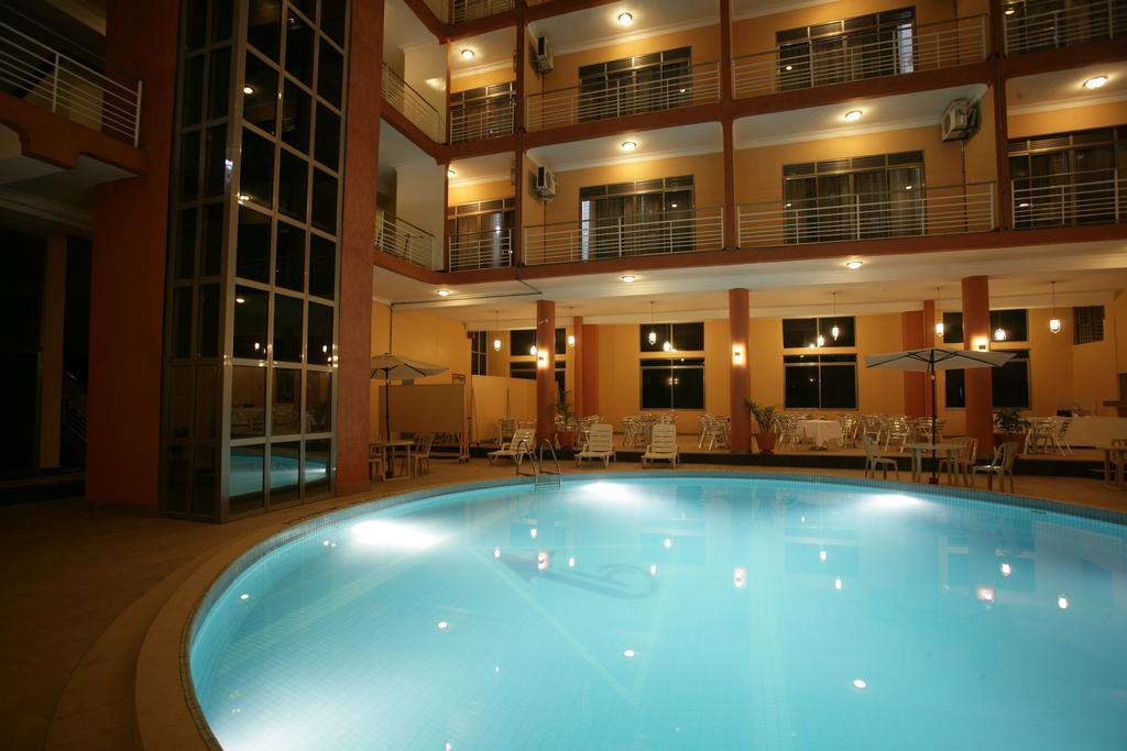 Hotel Triangle Кампала Экстерьер фото