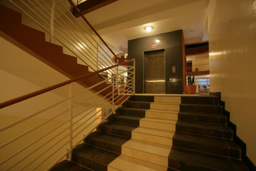 Hotel Triangle Кампала Экстерьер фото