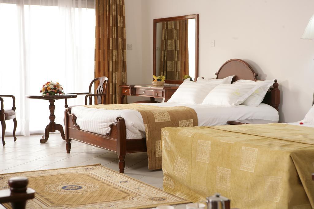 Hotel Triangle Кампала Экстерьер фото