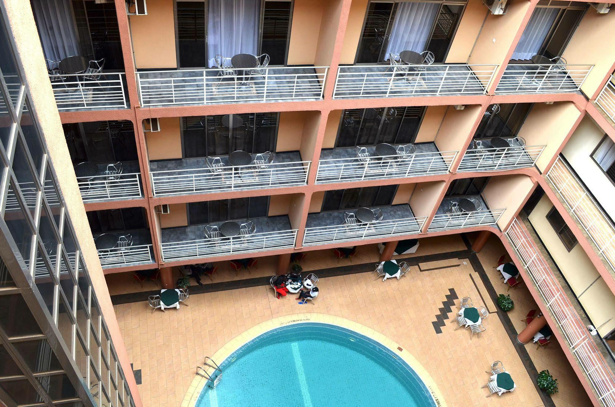 Hotel Triangle Кампала Экстерьер фото